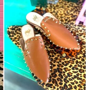 Camel Threads New in Box Clair Camel Gold Studded Mules